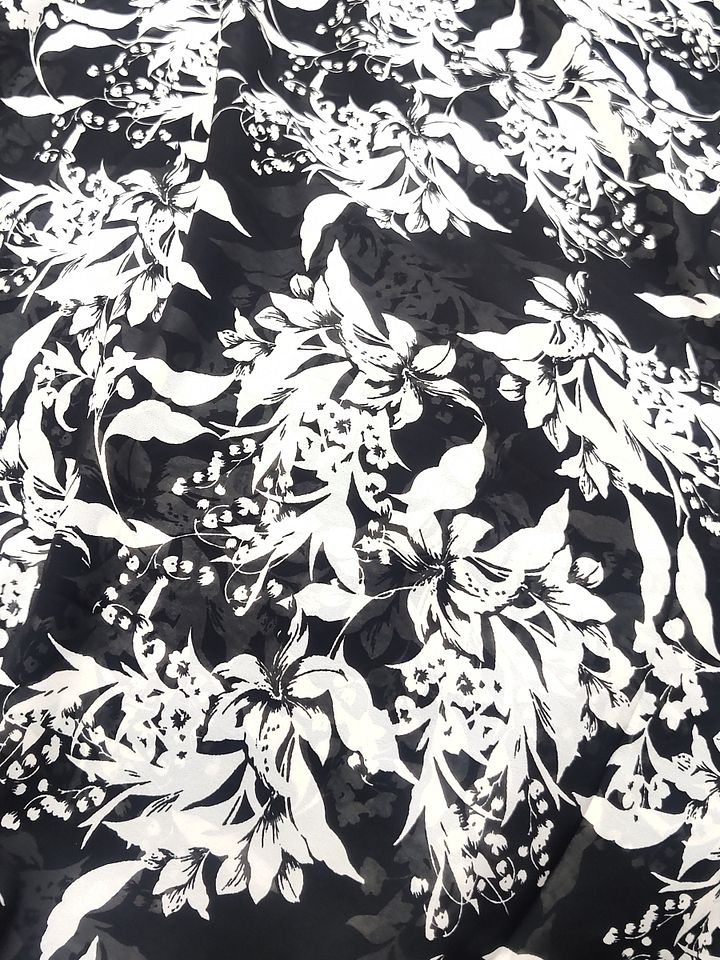 black and white floral print Georgette fabric product image (1)