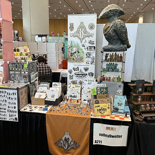 Let’s go, Saturday  @fanexposf 
Stall fussin’ done (until I decide to redo stuff again. 
I want to somehow utilize that empty...