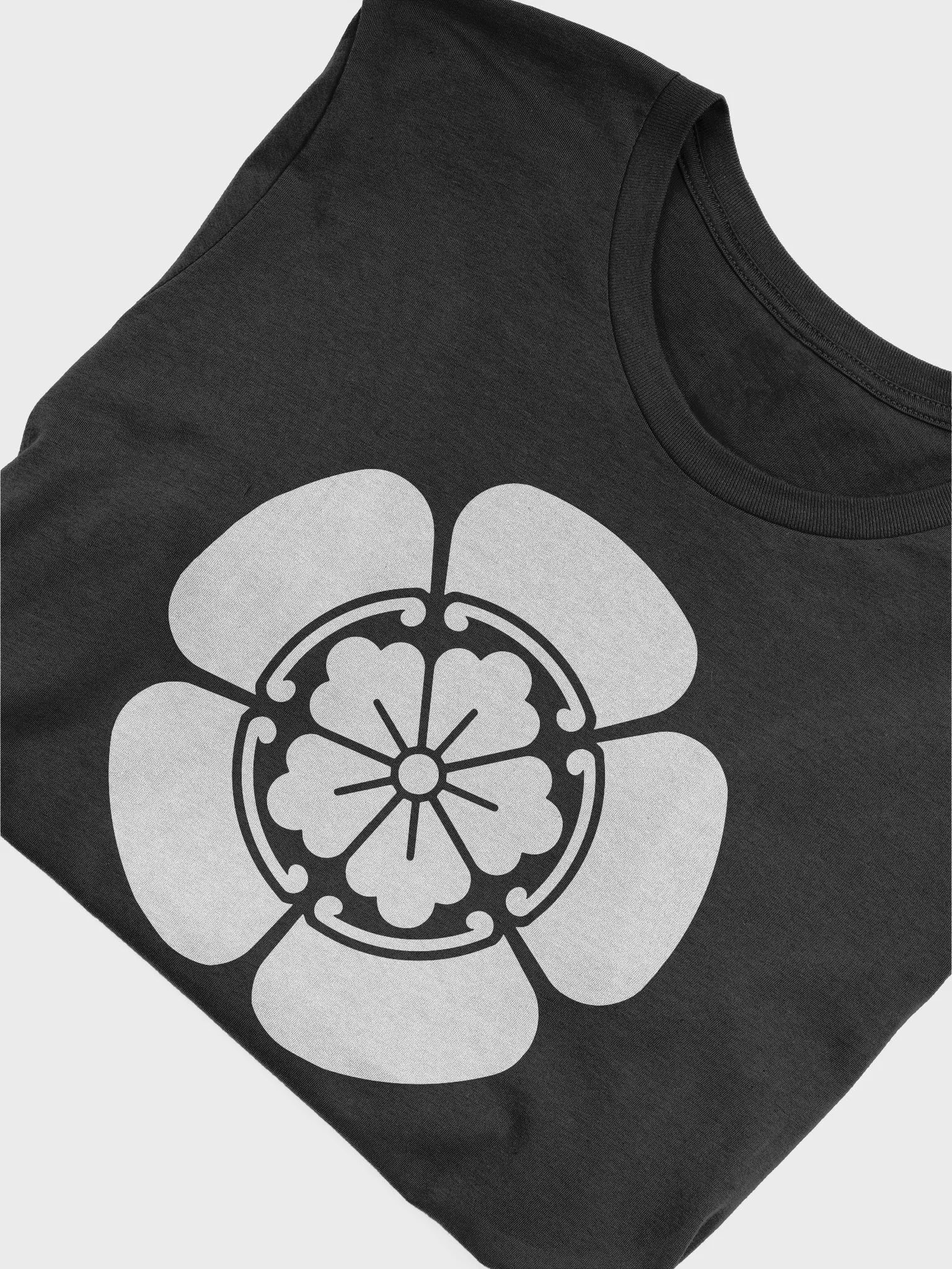 🏷️ Oda Clan Crest T-Shirt – Symbol of Power and Unification in the Sengoku Era product image (7)