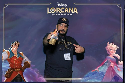 Day 2 of Comic-Con Stockholm, let’s go! #HiddenEnchanted @comicconnordics @disneylorcana