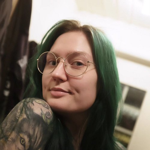 🦎
•
📸: @libsenth 
•
#green #love #greenhair #lunartides #lunartideshairdye #junipergreen #norway #norwegian