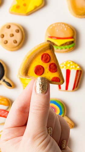 What are your most frequently used emojis? These are mine 😅😂😆😘😍😩 

#royalicingcookies #decoratedcookies #sweetambscookies #wa...