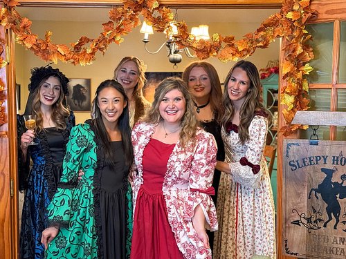 The Rose Table: SLEEPY HOLLOW premieres ONE WEEK from today! 🍁 

I had the most magical time with my girlfriends at this 18th...