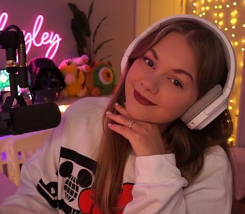 I’m alive and LIVE finishing up The Quarry! Come get your spooky vibes 👻