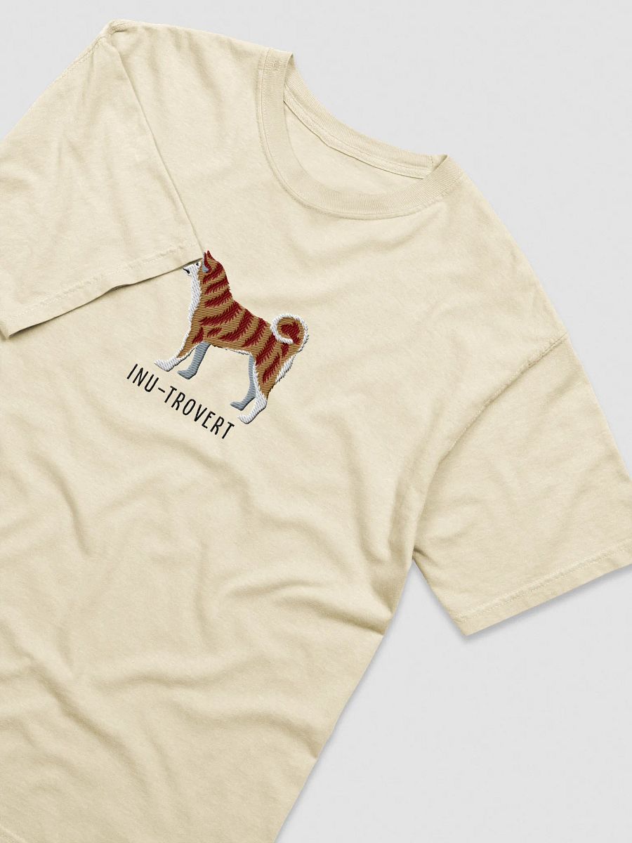 Inu-Trovert T-Shirt(Embroidered) of a Japanese Akita(Brindle) product image (27)