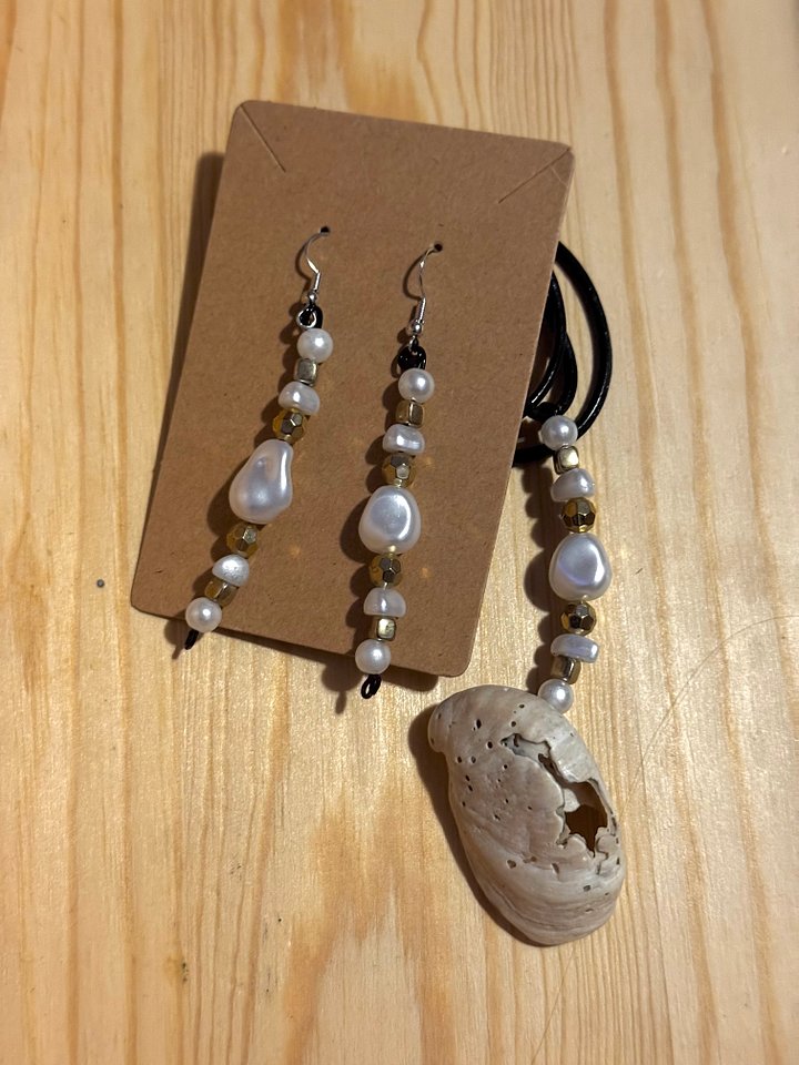 Shell Necklace and Earrings Set product image (1)