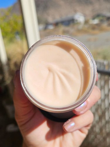I DID IT! My body butter is solid at room temp 🤩

Okay, it'll be in the shop tomorrow, there's only 4 so... you better get on...