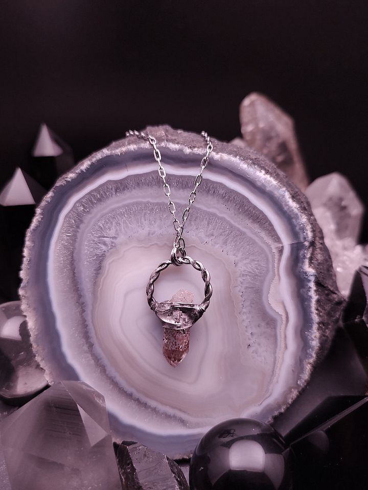 Sorcery Talisman - Blood Speckled QTZ product image (2)