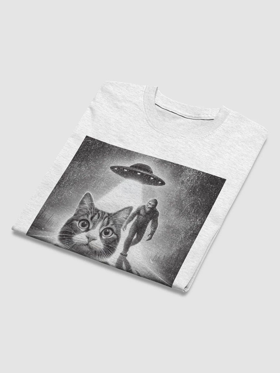 Surreal Cat Selfie with Bigfoot and UFO Tee product image (44)