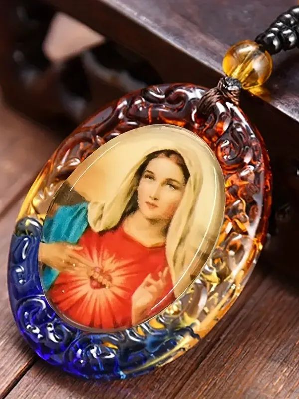 Colar com Pingente de vidro da Virgem Maria