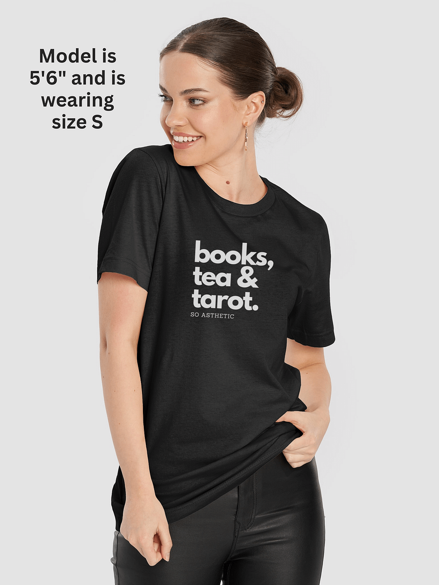 Books, tea & tarot - Unisex T-Shirt product image (3)