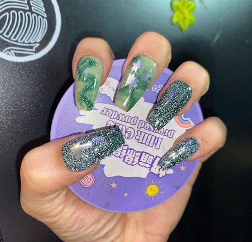 In love with these green nails 💅🖤🖤 💚💚 I added the cannabis stickers