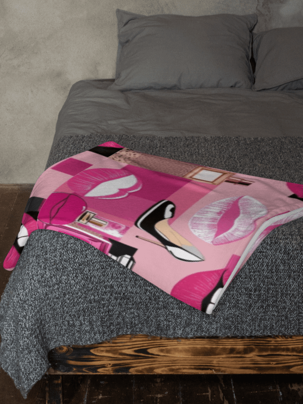 Chic Beauty Throw Blanket product image (2)
