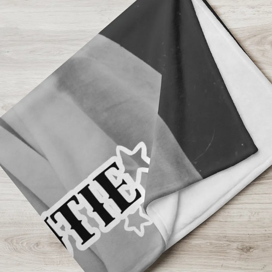 Spooky Cutie Throw Blanket product image (3)