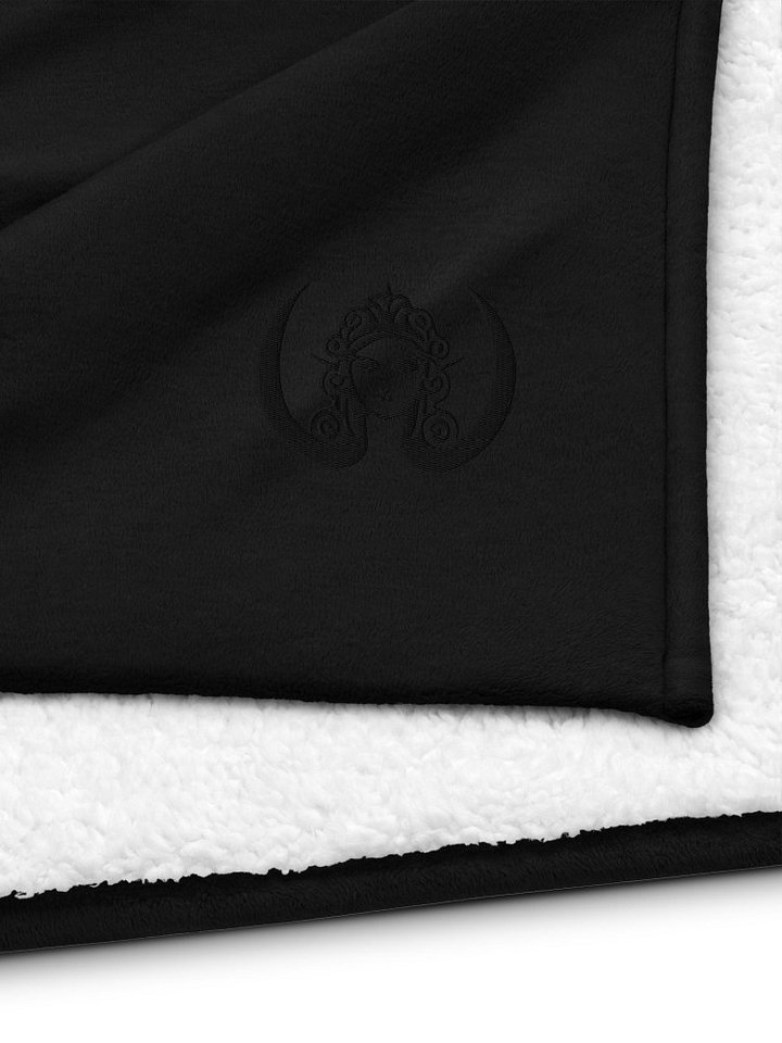 CIRCEMOON Sherpa Blanket with Embroidered Logo – Black product image (1)