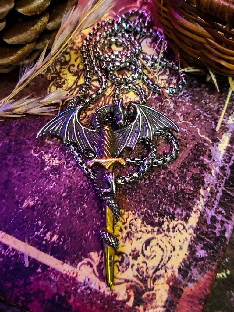 The Armored Kingdom Blade of the Dragonlord Necklace product image (5)