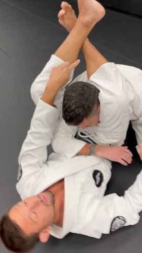 Try this detail out if you’re struggling to get the tap with the triangle choke!

#bjj #instructional #trianglechoke #deepwat...