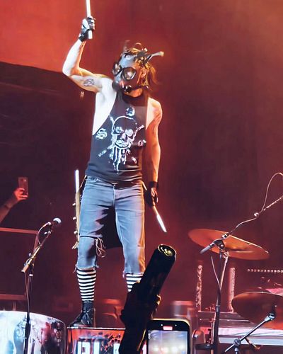 Just you’re average Thursday night with @streetdrumcorps & @theused 

📸 @ohheycayla 

#SDC #TheUsed #StreetDrumCorps #Anniver...