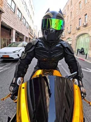 #bikertok #bikerlife #motovlog #reaction #prank #fun #girls #moto #vlog #reactions #darkknight #gotham #batman #bikerboy #cosplayer 