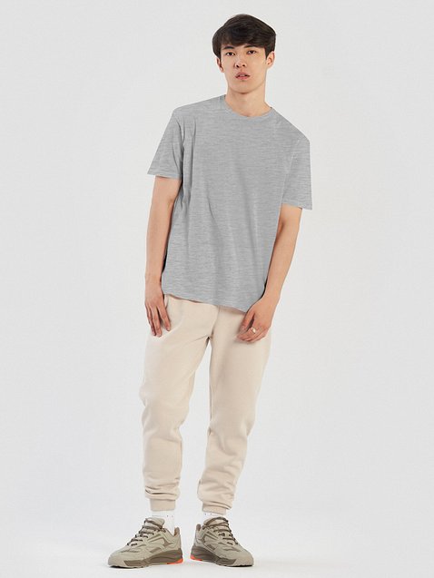 Photo showing Gildan Unisex Softstyle T-Shirt