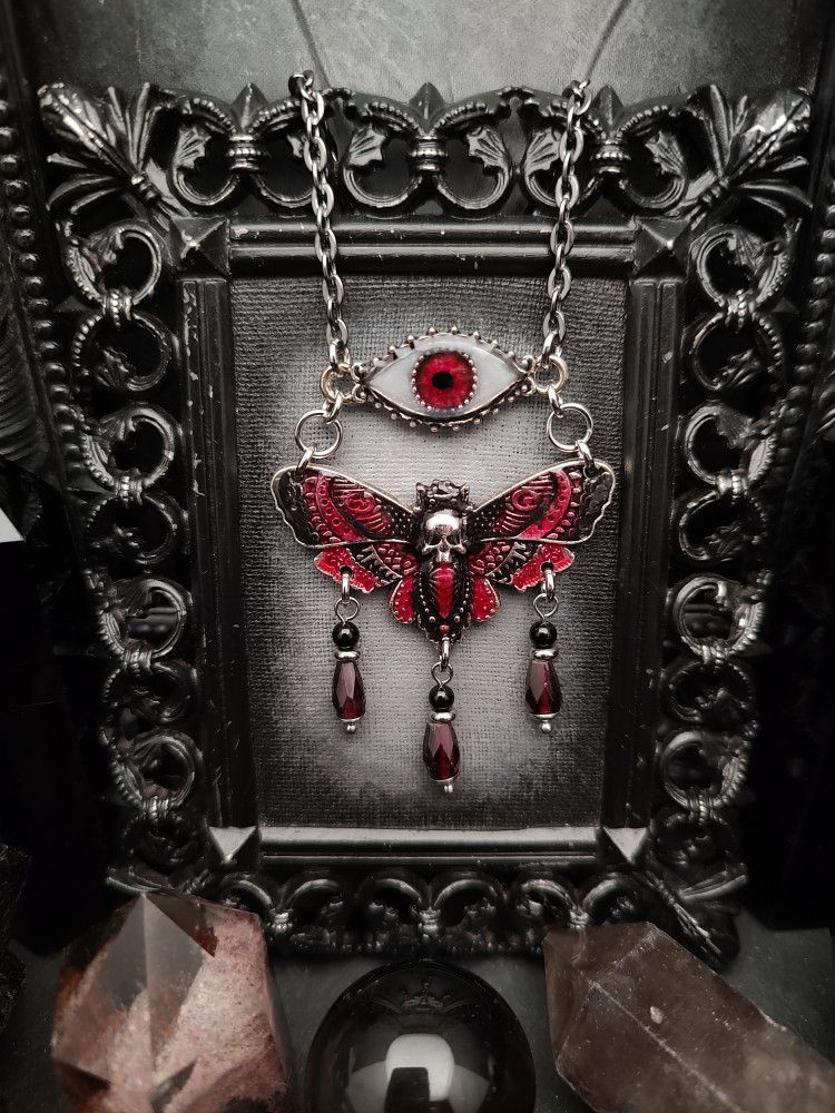 Familiars - Blood Shroud Moth product image (1)