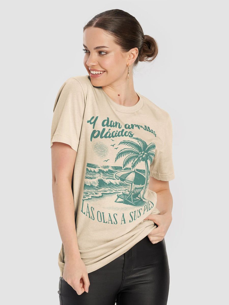 Y Dan Arrullos Plácidos Las Olas a Sus Pies Camiseta Unisex product image (6)