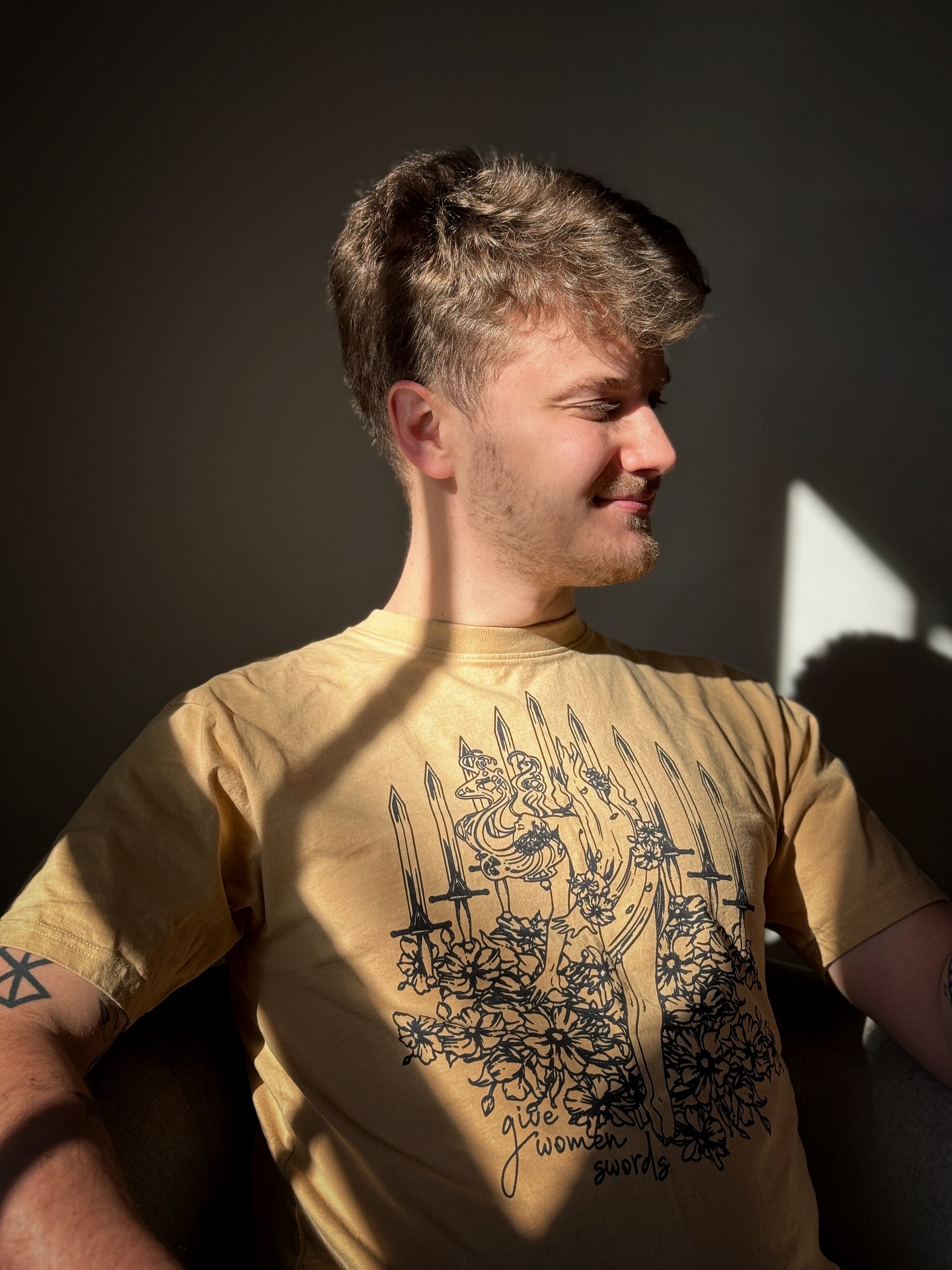 'Give Women Swords' Heavyweight Tee product image (3)