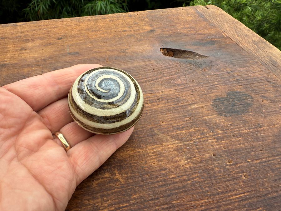 🎎 Ceramic Incense Powder Holder with Swirl Lid – Japan Antique Roadshow product image (6)