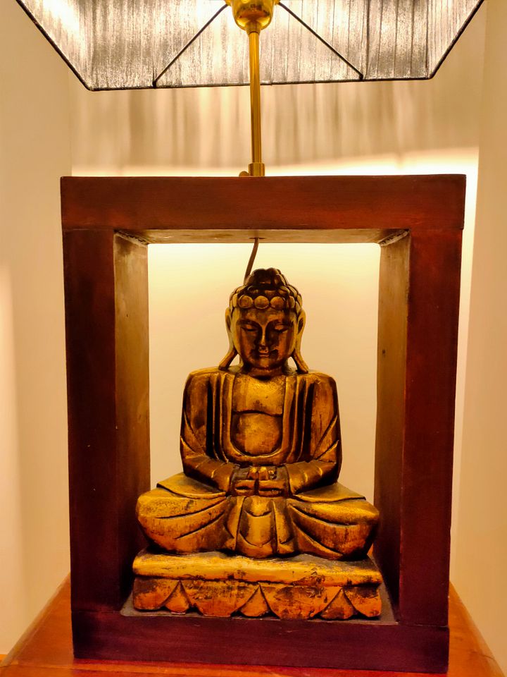 Candeeiro Buda de Madeira Vintage – Decoração Zen Exclusiva com Desconto e Estadia em Braga - Portugal! product image (1)