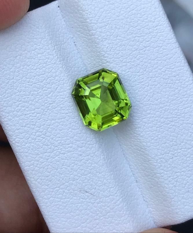 PERIDOT STONE FOR MEN’S RING ENGAGEMENT RING APPLE GREEN COLOR STEP CUT,3.70 CRT product image (4)