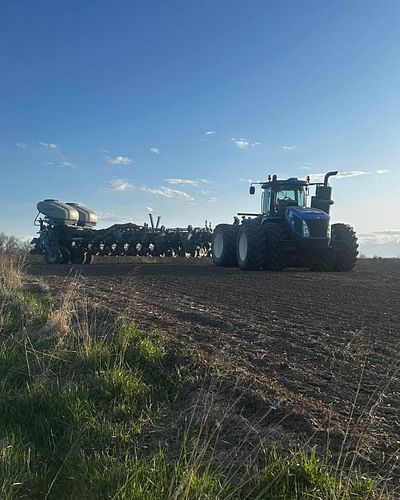 Big Dogs are being put to work  #farming #johndeere #Farm #newholland #dirtwork #caseih #FarmerWoody