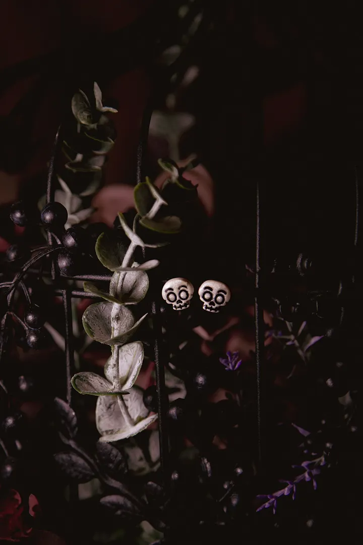 Sneaky Skulls product image (1)