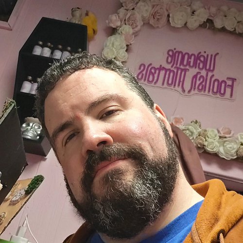 But wet from the rain, but @barras_market and @lilshopofchaos are open for business ☺️