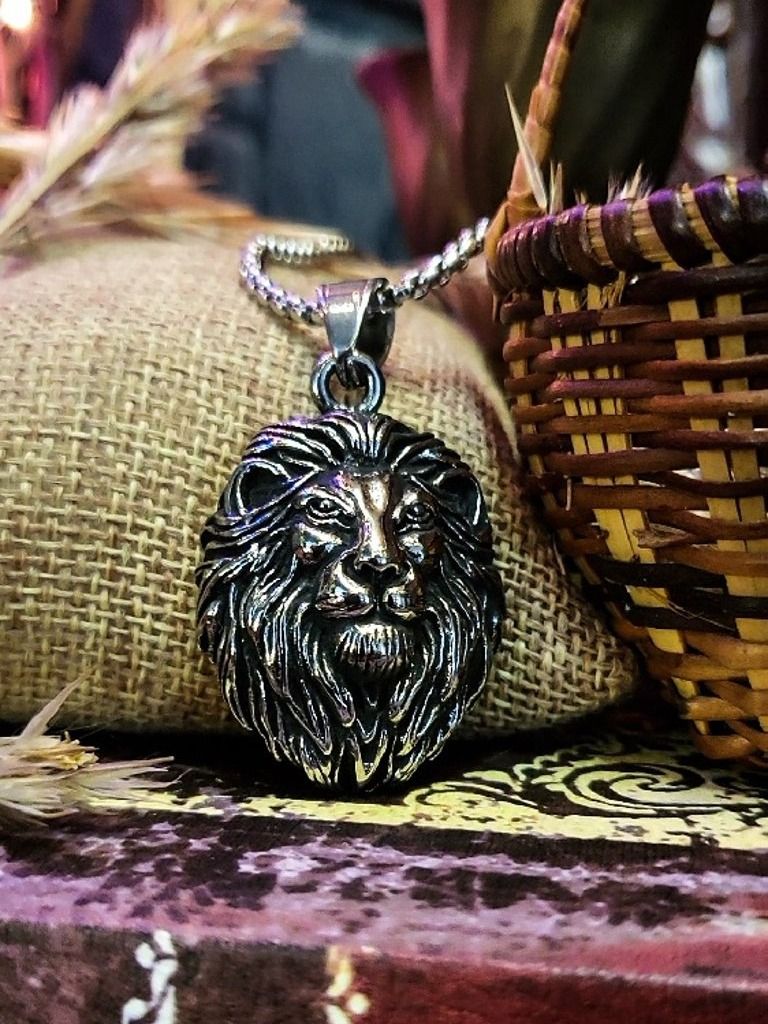 The Armored Kingdom Eternal Lion of Valor Necklace product image (4)