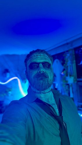 Felt cute might delete later 

#halloween #halloweenmakeuplook #halloweenmakeupideas