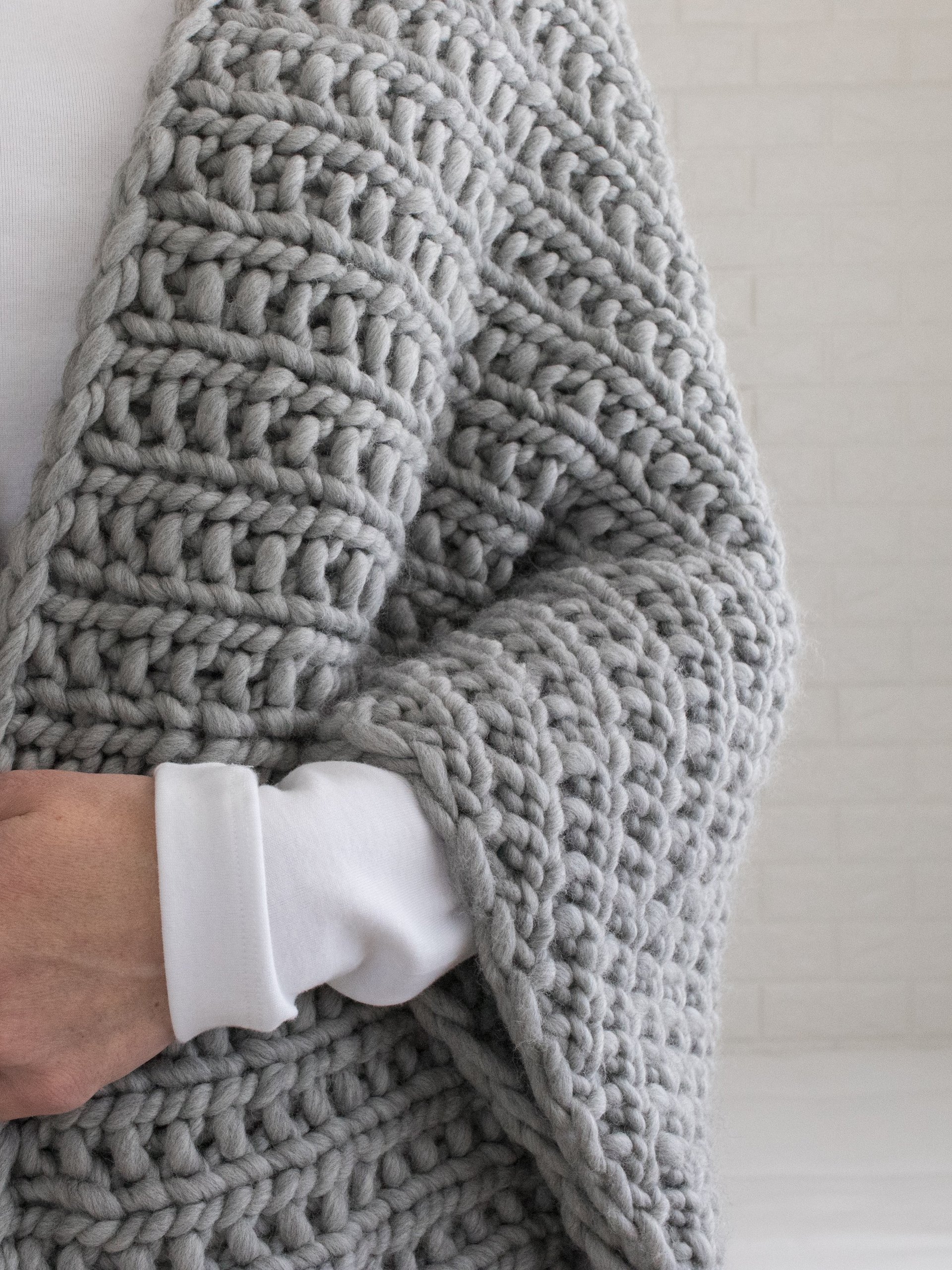 Chunky Knit Triangle Shawl Knitting Pattern PDF - Warm Hug product image (3)