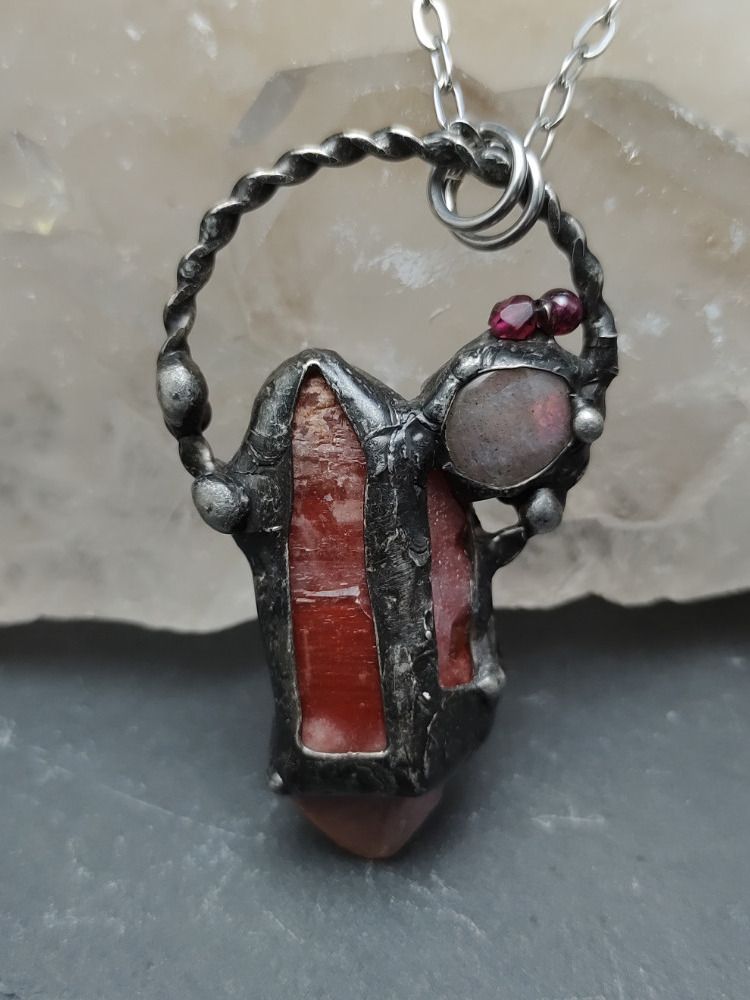 Sorcery Talisman - Red Sanctum Crystal product image (4)