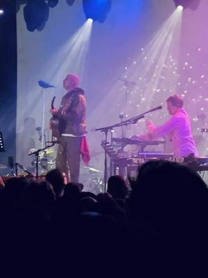 The Beta Band, had had to go. Packed, Amazing. #thebetaband #johnmaclean dances @metrochicago #nmeawards #artnews 