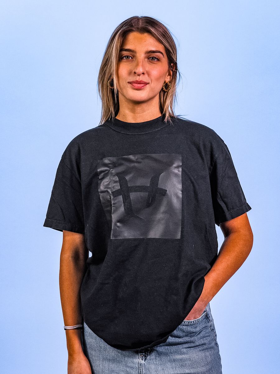 Senpai Black Tee product image (1)