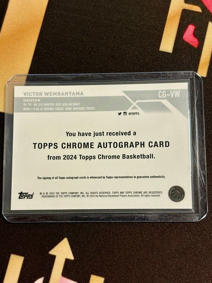 2023-24 Topps Chrome VICTOR WEMBANYAMA Purple Geometric ON CARD Auto CG-VW product image (2)