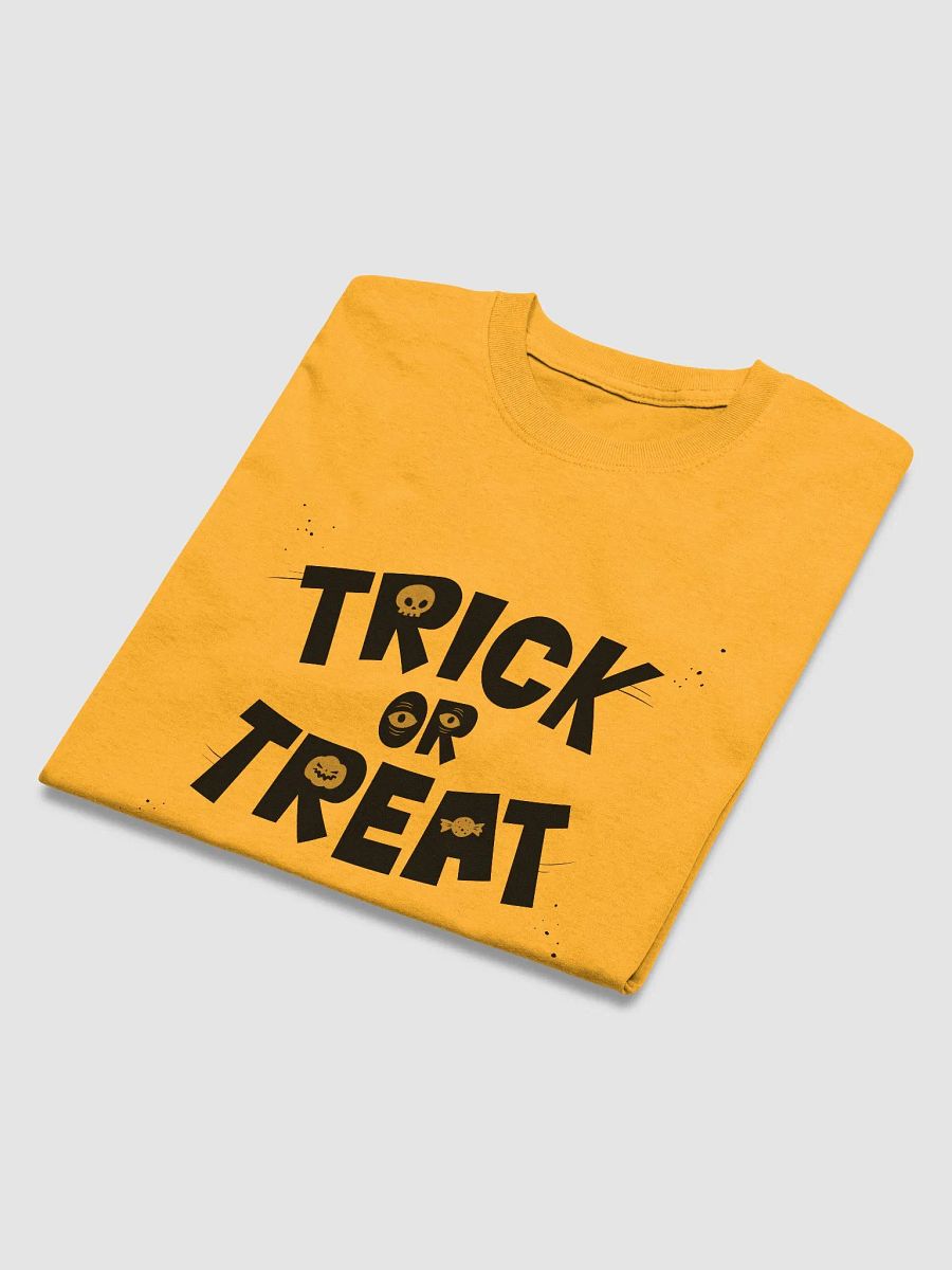 TRICK OR TREAT HALLOWEEN T-SHIRT Spooky Streetwear Delight product image (21)