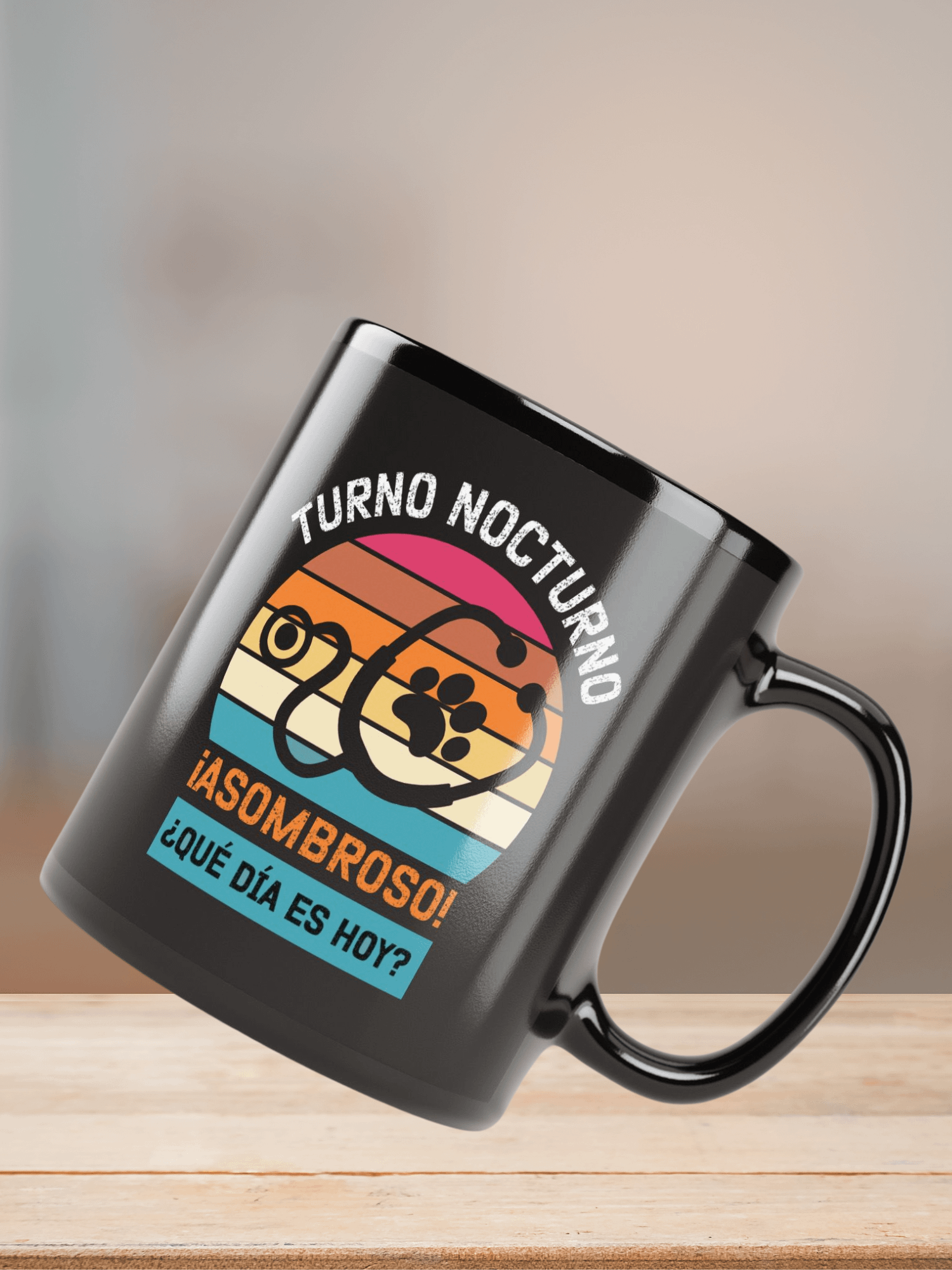 "Turno nocturno-veterinaria" mug negro brillante product image (8)
