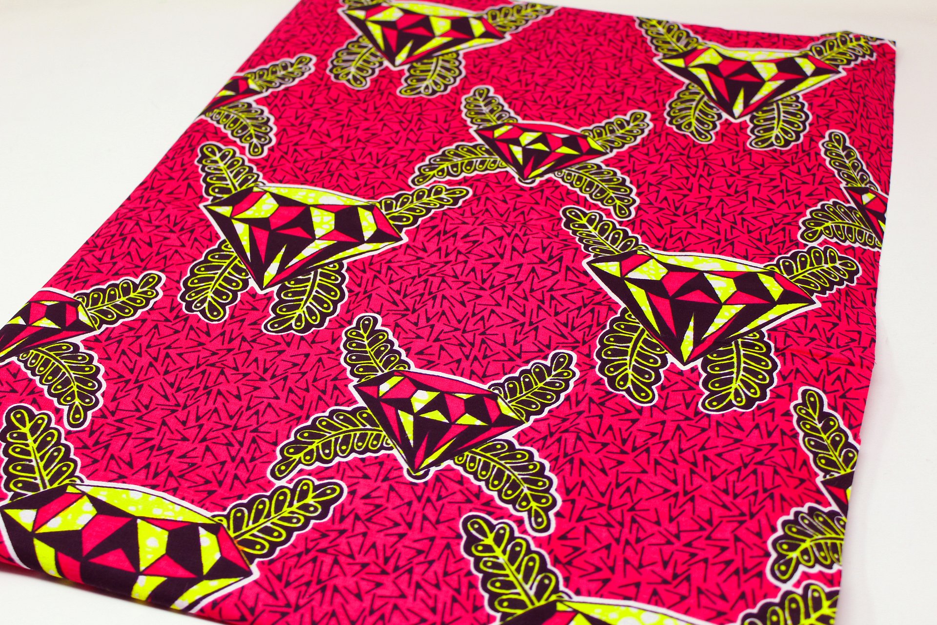 Scampolo Tessuto Wax Fucsia - Design Diamanti - 40 cm x 116 cm - cod.607/A product image (2)