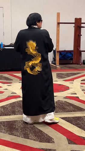 A Hung Gar lesson from the man himself Chiu Chi Ling!