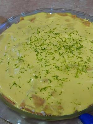 Carlota de Mango: El Postre Refrescante Listo para Disfrutar Ingredientes:  * 3 Mangos  * 4 oz de Queso Crema  * 1 cdta de Vainilla  * 3 Limones  * 1 lata de Leche Condensada  * 1 lata de Leche de Coco  * 2 Paquete de Galletas Marias  * 1 ralladura de limón #CarlotaDeMango #RecetaFacil #PostreCasero #Mango #CocinaMexicana #Postres #ComidaDeliciosa #limon  #MangoDessert #Foodie