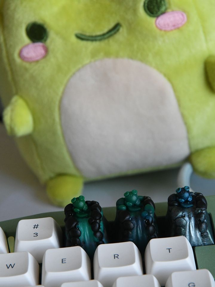 Froggy Falls Keycaps product image (1)
