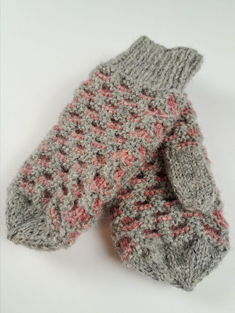 Hand Made Wool Newfie Mittens - Small - Honeycomb Pattern product image (3)