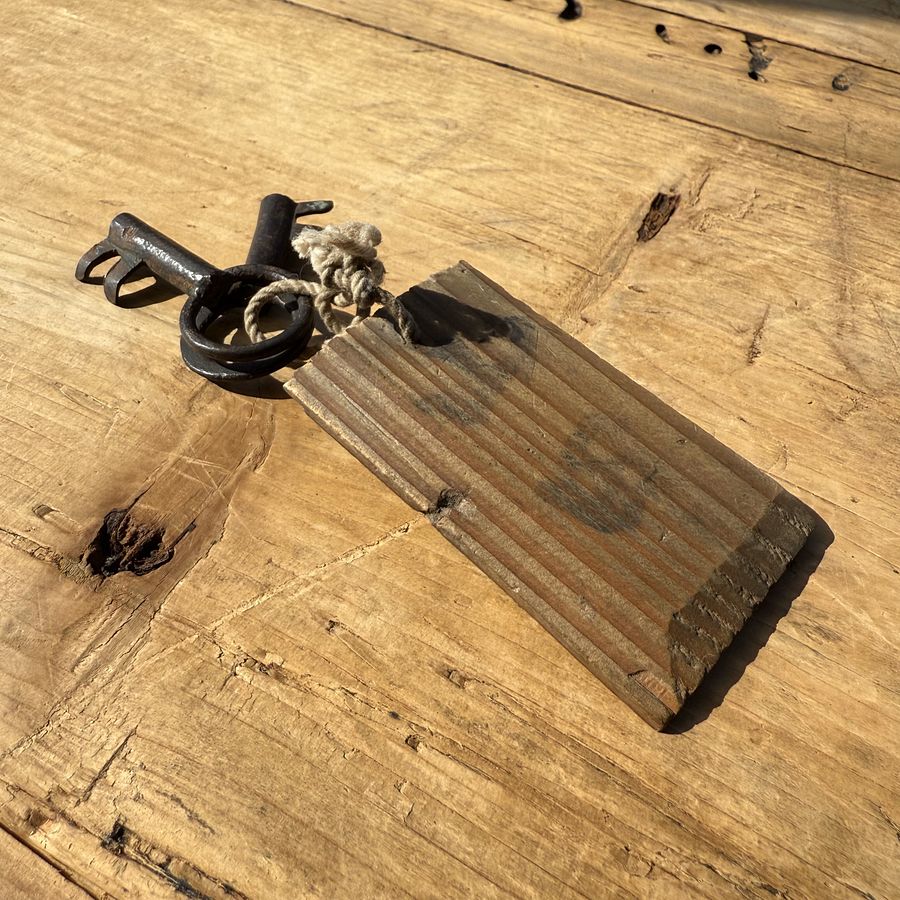 🎎 Antique Japanese dormitory key set - Yamada Room 5 | Japan Antique Roadshow product image (7)