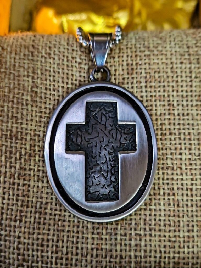 The Armored Kingdom: Hand of Grace Prayer Necklace - Gold product image (5)
