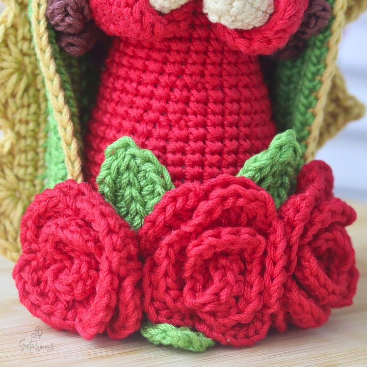 Virgen de Guadalupe Amigurumi Hecha a Mano con Rosas: Un Regalo de Fe y Amor (Descarga Digital) product image (2)